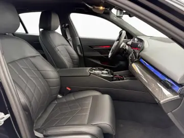 BMW 540d xDr MSp Bowers&W IconicGlow Carbon Ventilation 360