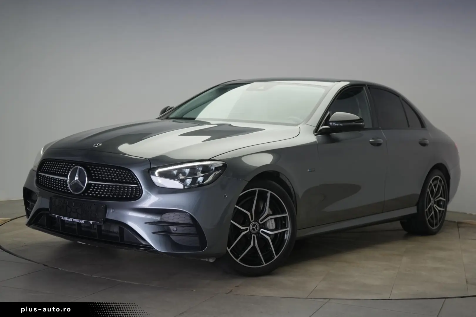 MERCEDES-BENZ E 300 e 9G-Tronic  AMG Navi Temp Kamera Side