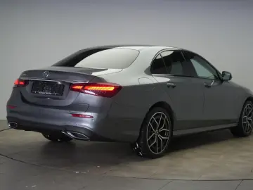 MERCEDES-BENZ E 300 e 9G-Tronic  AMG Navi Temp Kamera Side