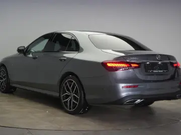 MERCEDES-BENZ E 300 e 9G-Tronic  AMG Navi Temp Kamera Side
