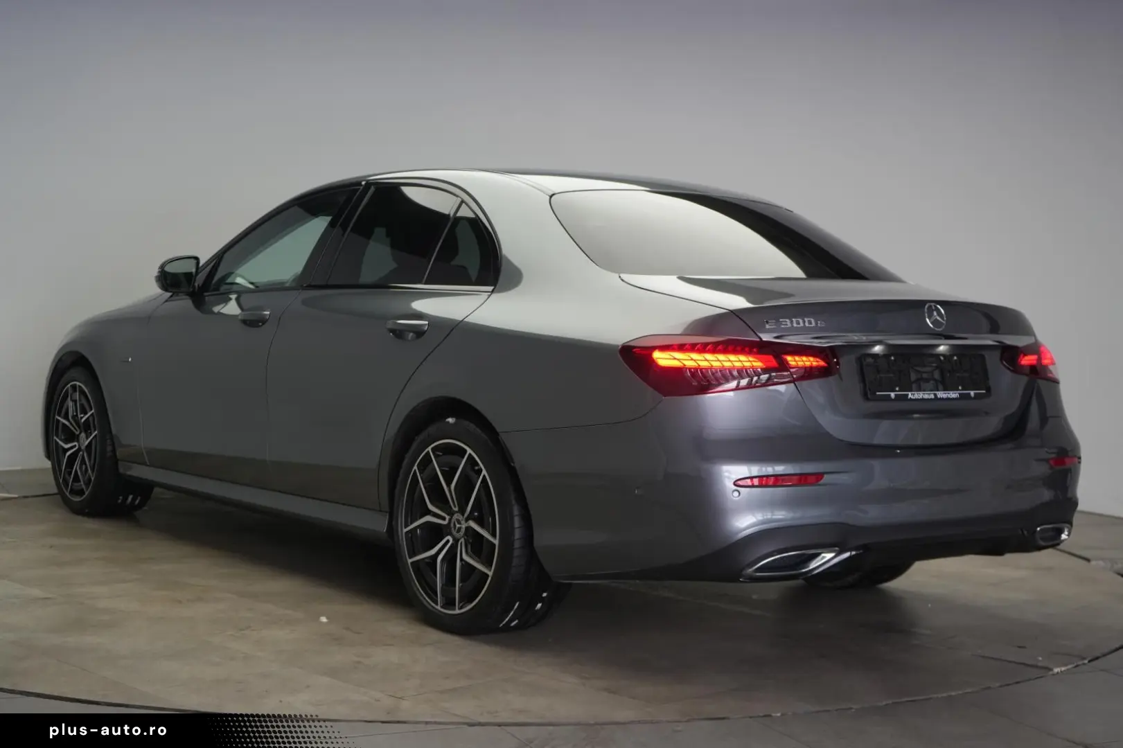 MERCEDES-BENZ E 300 e 9G-Tronic  AMG Navi Temp Kamera Side