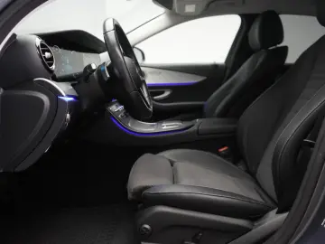 MERCEDES-BENZ E 300 e 9G-Tronic  AMG Navi Temp Kamera Side