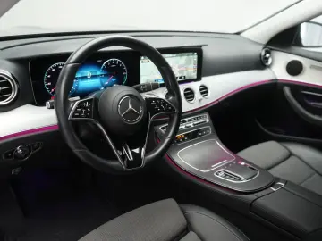 MERCEDES-BENZ E 300 e 9G-Tronic  AMG Navi Temp Kamera Side