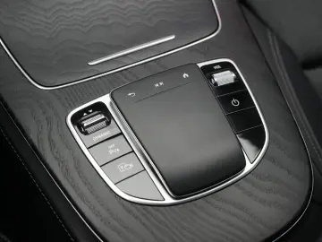 MERCEDES-BENZ E 300 e 9G-Tronic  AMG Navi Temp Kamera Side
