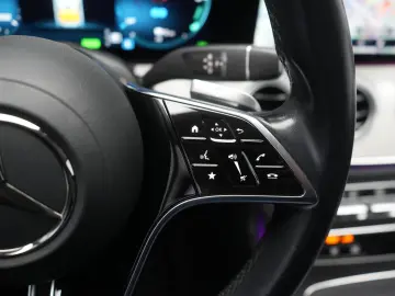 MERCEDES-BENZ E 300 e 9G-Tronic  AMG Navi Temp Kamera Side