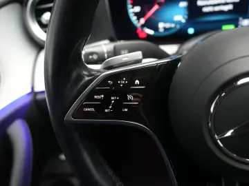 MERCEDES-BENZ E 300 e 9G-Tronic  AMG Navi Temp Kamera Side