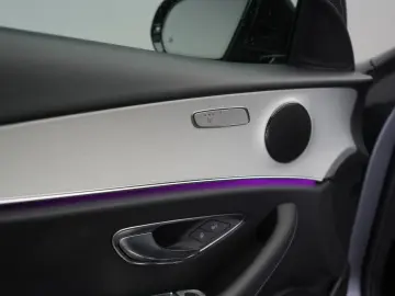 MERCEDES-BENZ E 300 e 9G-Tronic  AMG Navi Temp Kamera Side