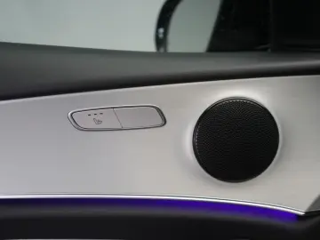 MERCEDES-BENZ E 300 e 9G-Tronic  AMG Navi Temp Kamera Side