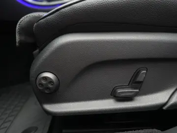 MERCEDES-BENZ E 300 e 9G-Tronic  AMG Navi Temp Kamera Side