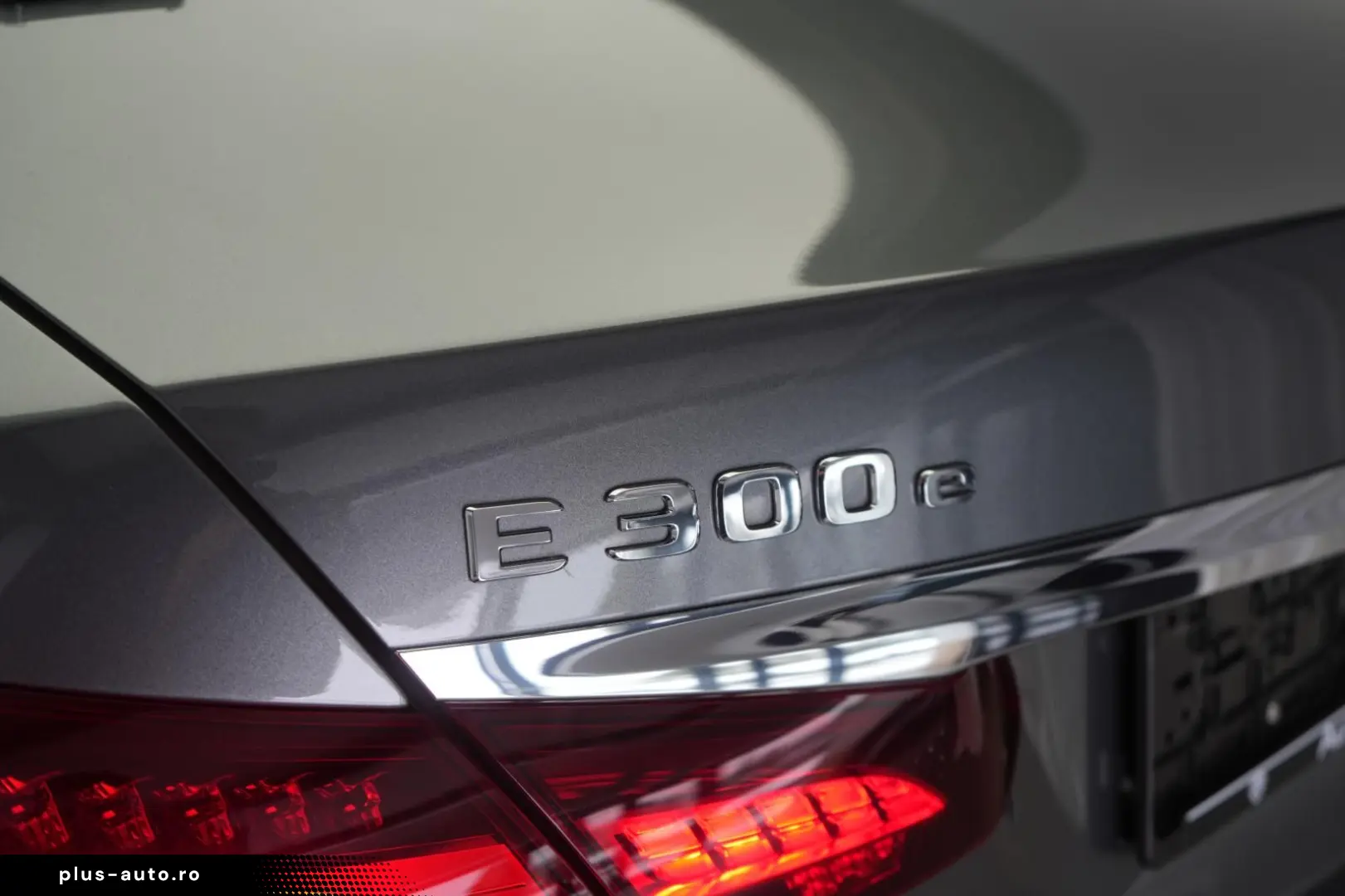 MERCEDES-BENZ E 300 e 9G-Tronic  AMG Navi Temp Kamera Side