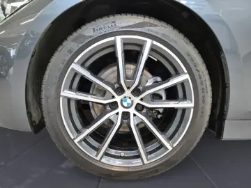 BMW 320i Automatik Navi Bluetooth PDC MP3 Schn. Klim