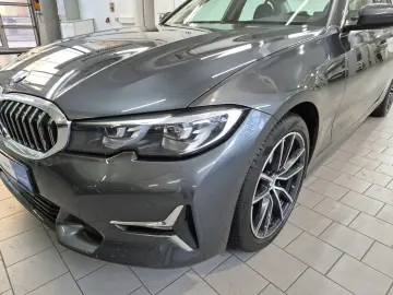 BMW 320i Automatik Navi Bluetooth PDC MP3 Schn. Klim