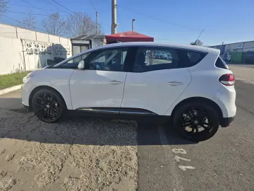 Renault Scenic  2017  105687Km