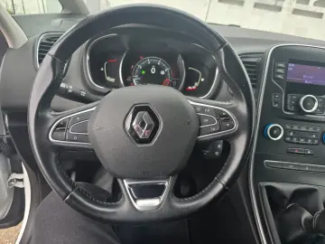 Renault Scenic  2017  105687Km