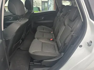 Renault Scenic  2017  105687Km