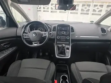 Renault Scenic  2017  105687Km