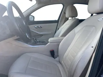 BMW 320i xDrive Luxury 24 Monate Garantie Leder Driv