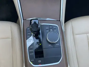 BMW 320i xDrive Luxury 24 Monate Garantie Leder Driv