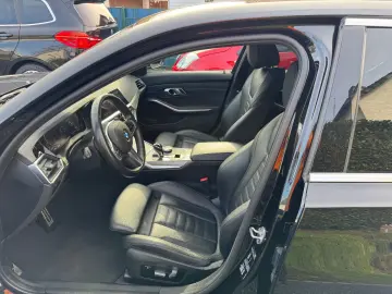 BMW 320 i M Sport Leder Head-Up Laser Live C.Prof