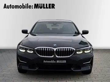 BMW 320 i Limousine Luxury Line Aut. NAVI LEDER GLAS
