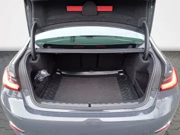 BMW 320 i Limousine Luxury Line Aut. NAVI LEDER GLAS