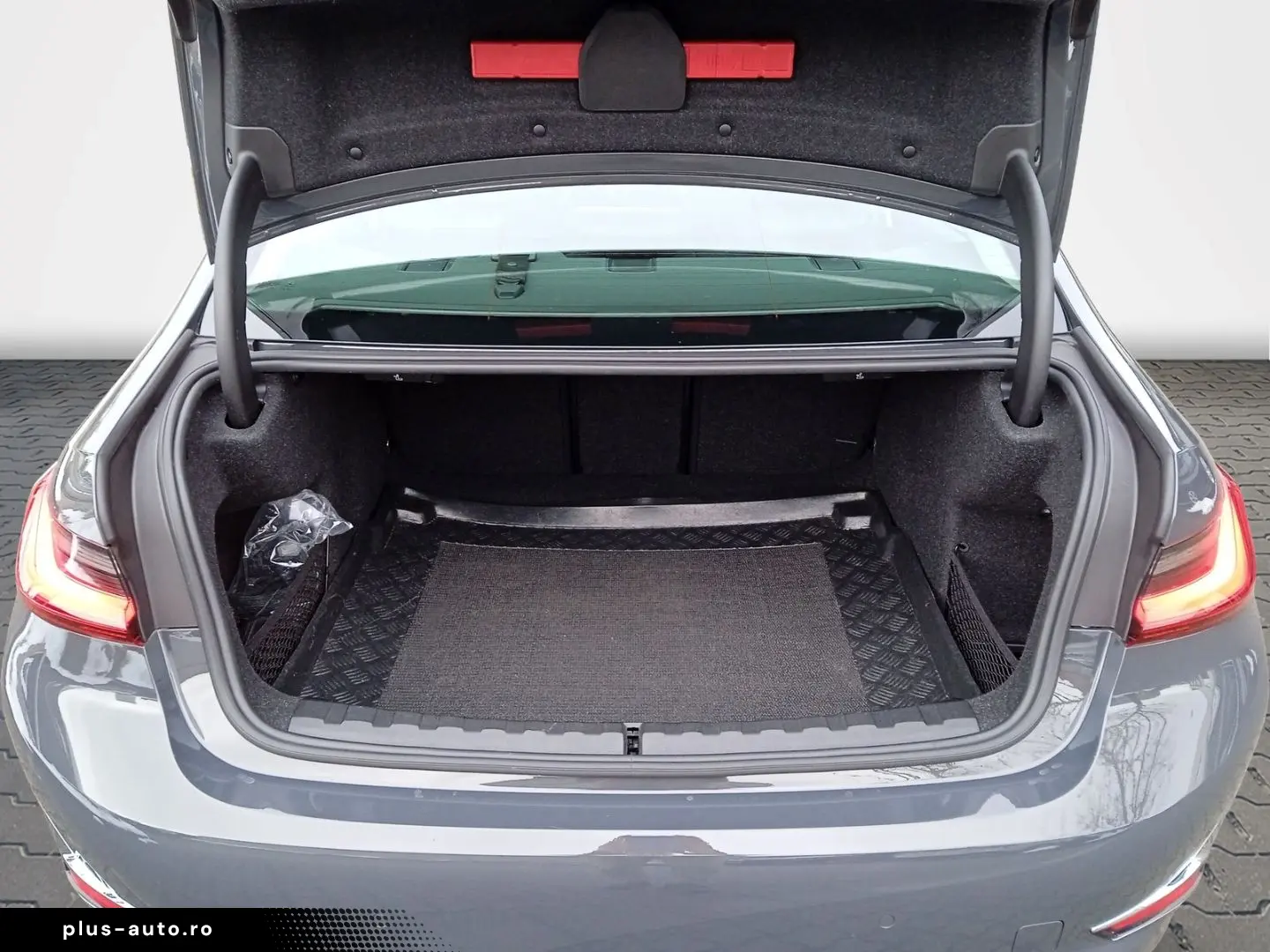 BMW 320 i Limousine Luxury Line Aut. NAVI LEDER GLAS