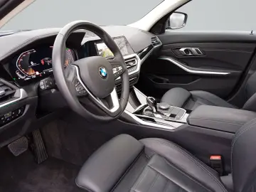 BMW 320 i Limousine Luxury Line Aut. NAVI LEDER GLAS