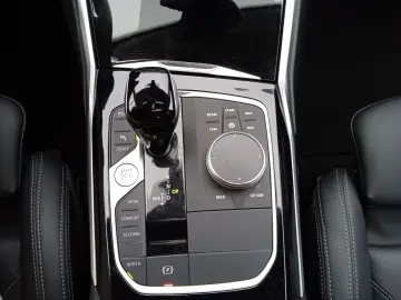 BMW 320 i Limousine Luxury Line Aut. NAVI LEDER GLAS