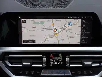 BMW 320 i Limousine Luxury Line Aut. NAVI LEDER GLAS