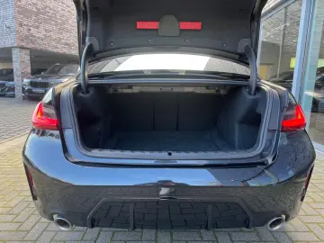 BMW 320i lim M Sport ESSD h&k HUD CAM Alcant DA 18