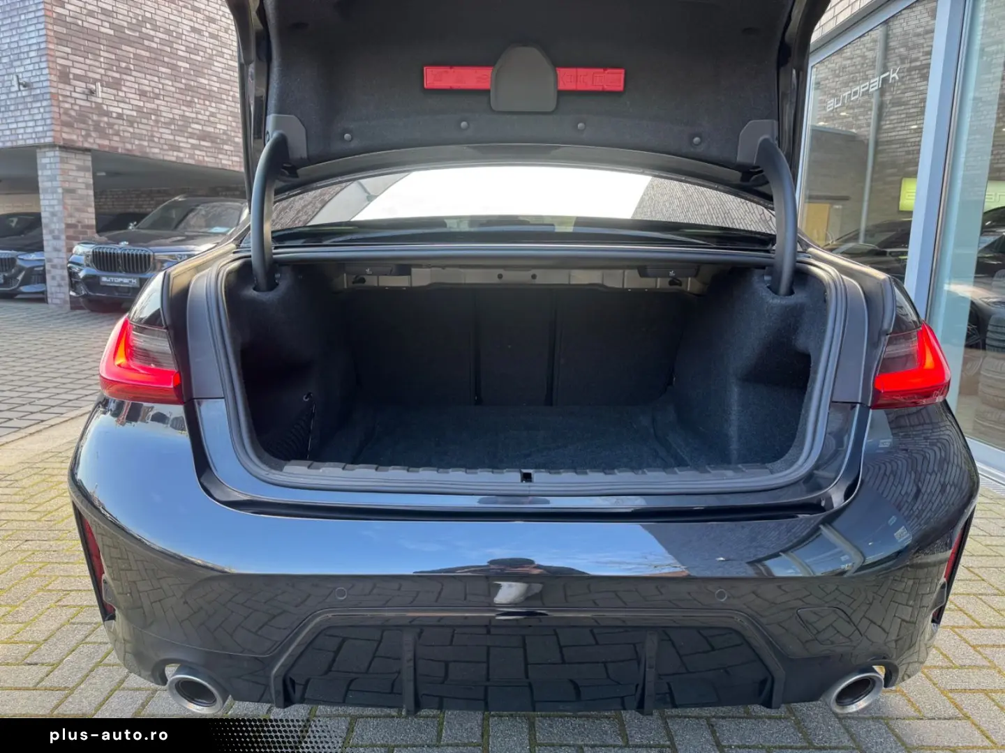 BMW 320i lim M Sport ESSD h&k HUD CAM Alcant DA 18