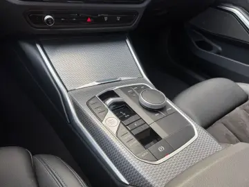 BMW 320i lim M Sport ESSD h&k HUD CAM Alcant DA 18