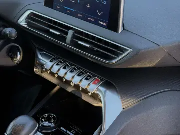 Peugeot 3008 1.6 BlueHDI S&S Allure