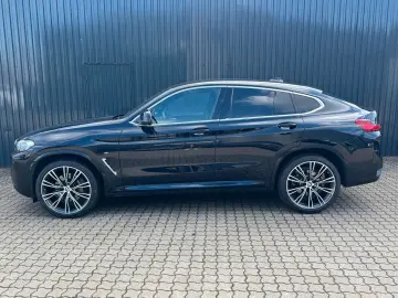 BMW X4 xDr 30d M SPORT  AHK HeadUp Laser 21 LM-Räder