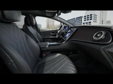 MERCEDES-BENZ EQE 350 4M AMG Night Panorama Distroni&hellip;