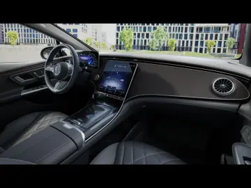 MERCEDES-BENZ EQE 350 4M AMG Night Panorama Distroni&hellip;