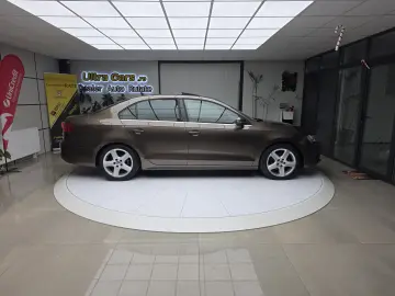 Volkswagen Jetta 2.0TDI   Highline