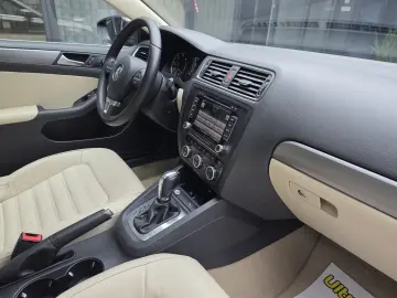 Volkswagen Jetta 2.0TDI   Highline