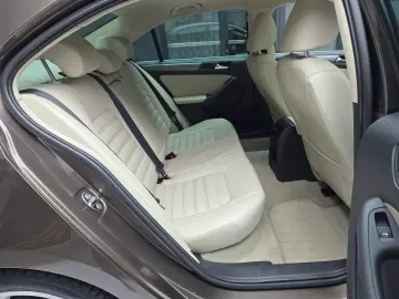 Volkswagen Jetta 2.0TDI   Highline