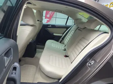 Volkswagen Jetta 2.0TDI   Highline