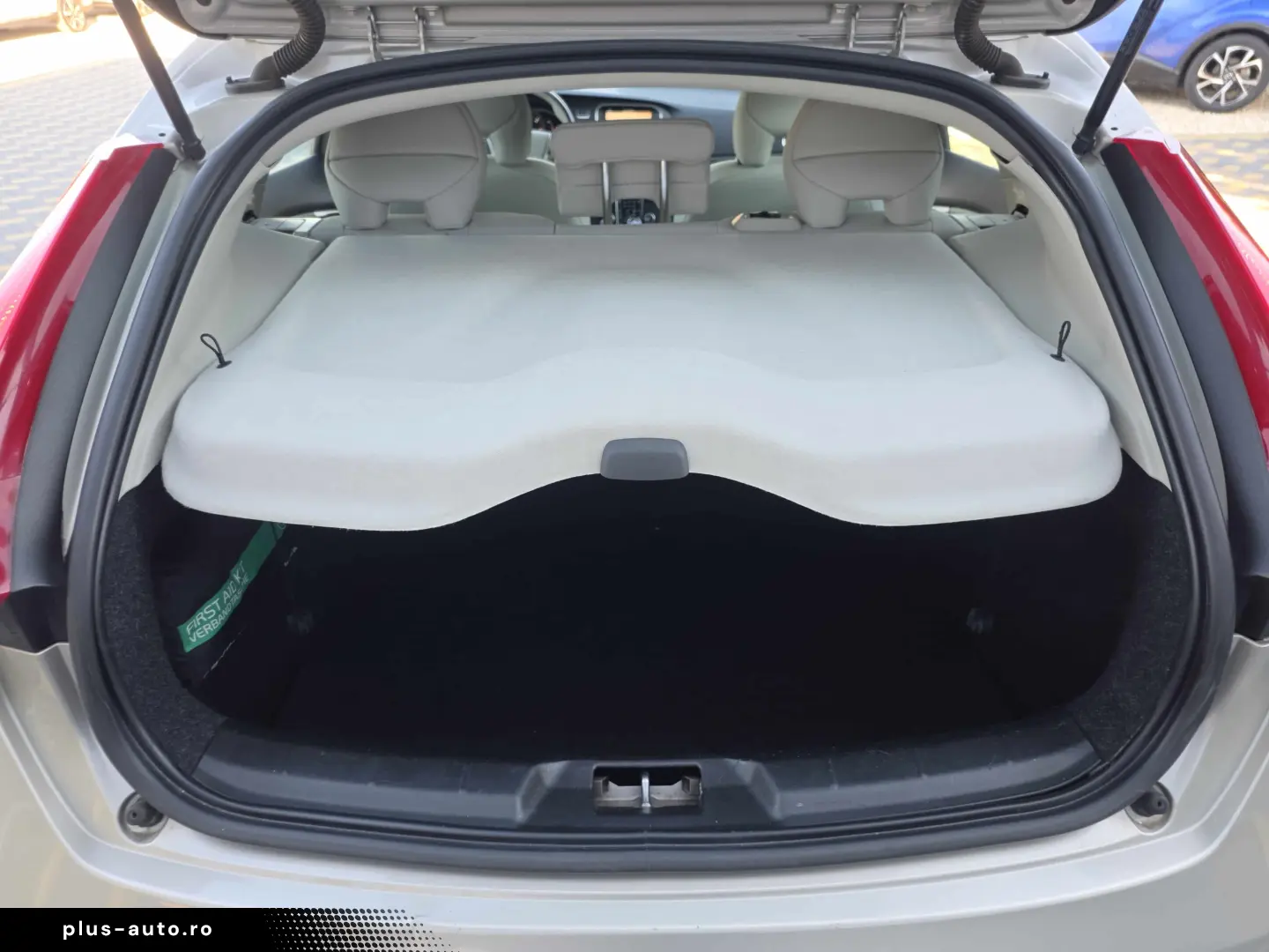 Volvo V40 2.0D2   Euro 6   Momentum