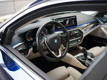 BMW 530i xDrive Luxury Line  Komfortsitze Laserlicht