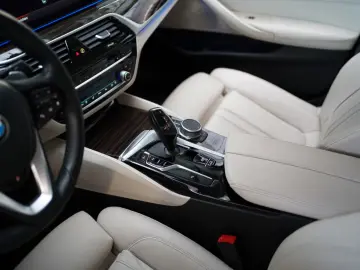 BMW 530i xDrive Luxury Line  Komfortsitze Laserlicht