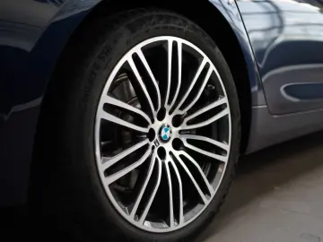 BMW 530i xDrive Luxury Line  Komfortsitze Laserlicht