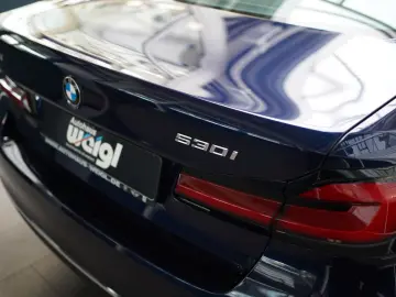 BMW 530i xDrive Luxury Line  Komfortsitze Laserlicht