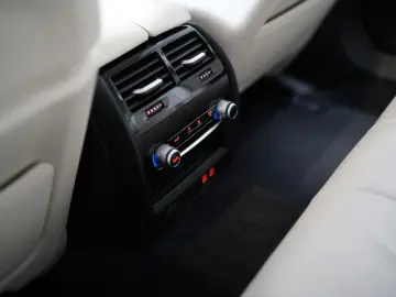 BMW 530i xDrive Luxury Line  Komfortsitze Laserlicht