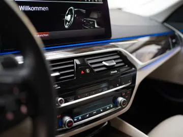 BMW 530i xDrive Luxury Line  Komfortsitze Laserlicht