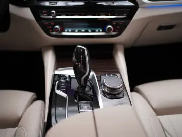 BMW 530i xDrive Luxury Line  Komfortsitze Laserlicht