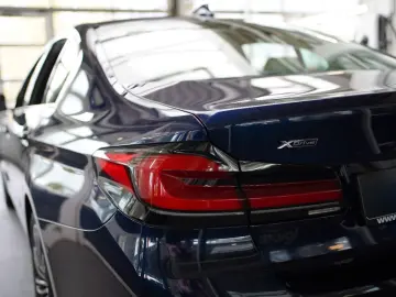 BMW 530i xDrive Luxury Line  Komfortsitze Laserlicht