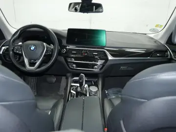 BMW 530e xDrive A